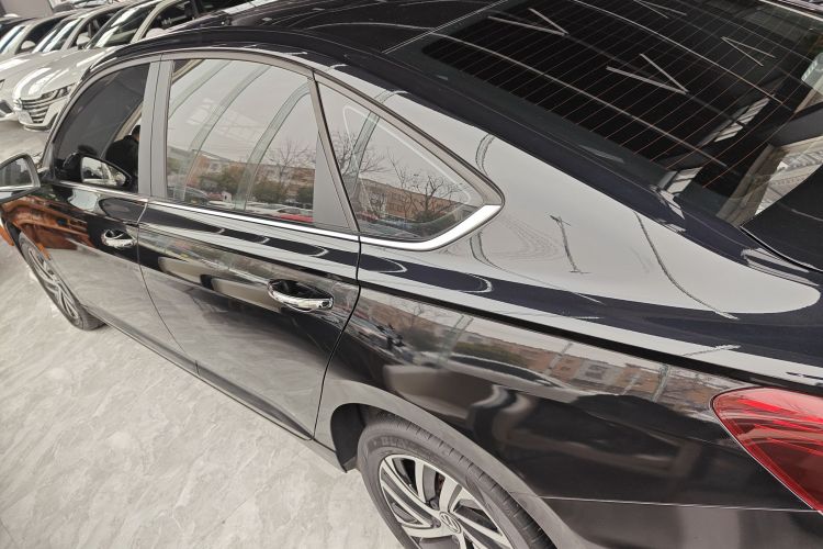 大众 朗逸 2023款 1.5L 自动满逸版车身外观4