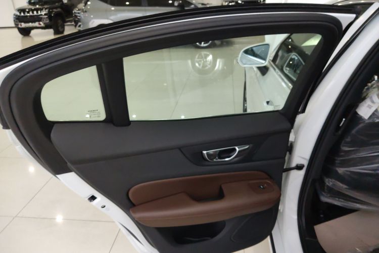 沃尔沃S60 2025款 B4 智逸豪华版中控内饰49