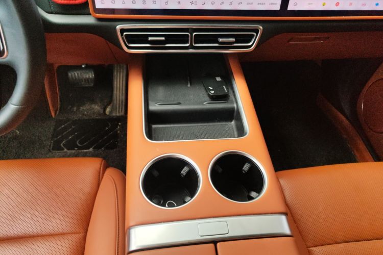 理想汽车 理想L8 2023款 Air中控内饰18