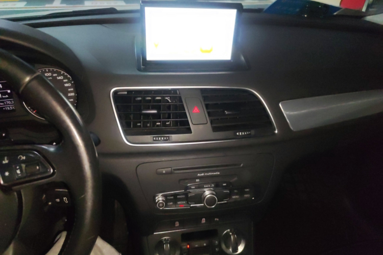 奥迪Q3 2015款 35 TFSI 舒适型中控内饰16