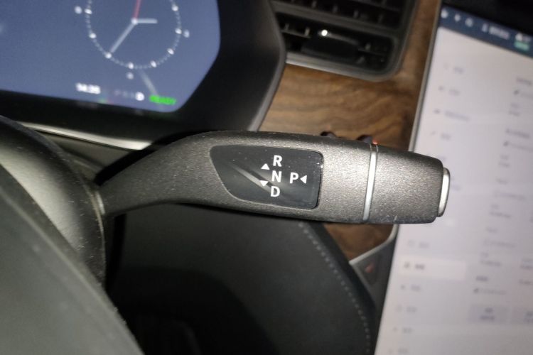 特斯拉 2017款 Model S 75D 标准续航版中控内饰18