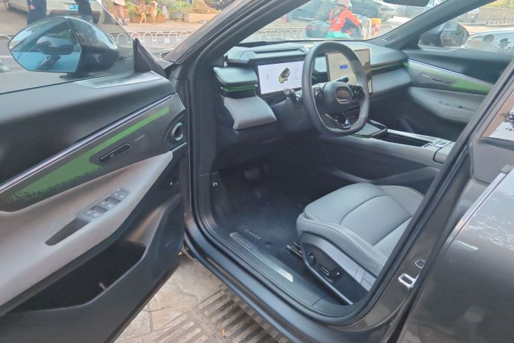 领克08 EM-P 2023款 120km 长续航Halo中控内饰20