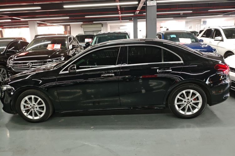 奔驰A级 2019款 改款 A 200 L 运动轿车车身外观4