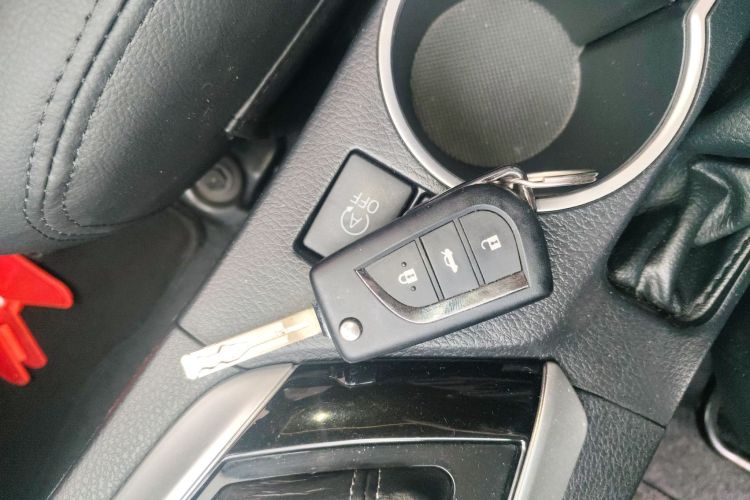 丰田 雷凌 2017款 改款 185T CVT精英版 国V中控内饰11