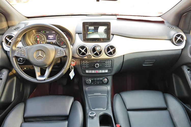 奔驰B级 2015款 B 200 时尚型中控内饰12