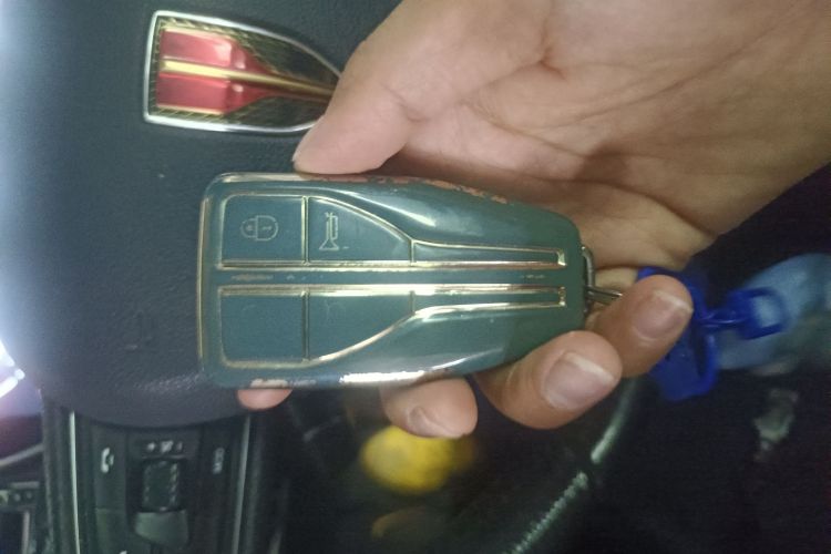 红旗HS5 2019款 2.0T 智联旗享版中控内饰11