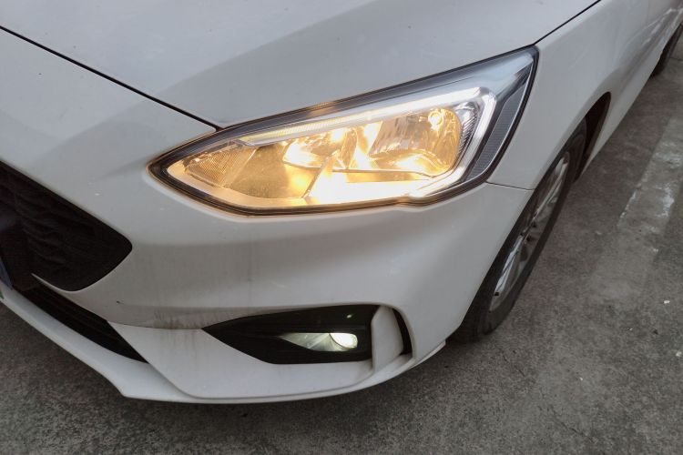 福特 福克斯 2020款 三厢 1.5L 自动锋跃型局部细节36