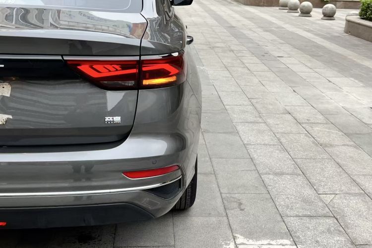 吉利汽车 帝豪 2023款 第4代冠军版 1.5L CVT豪华型车身外观9