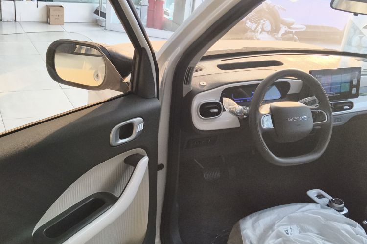 吉利银河 熊猫 2025款 210km 元气熊中控内饰7003