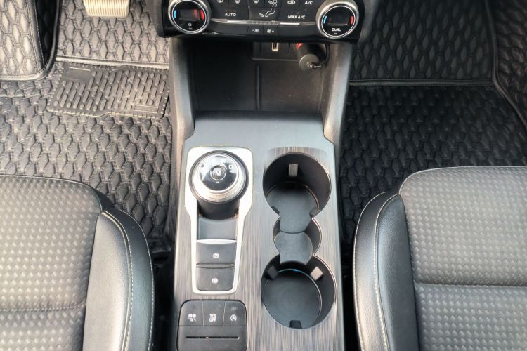 福特 福克斯 2020款 两厢 EcoBoost 180 自动锋潮型中控内饰18