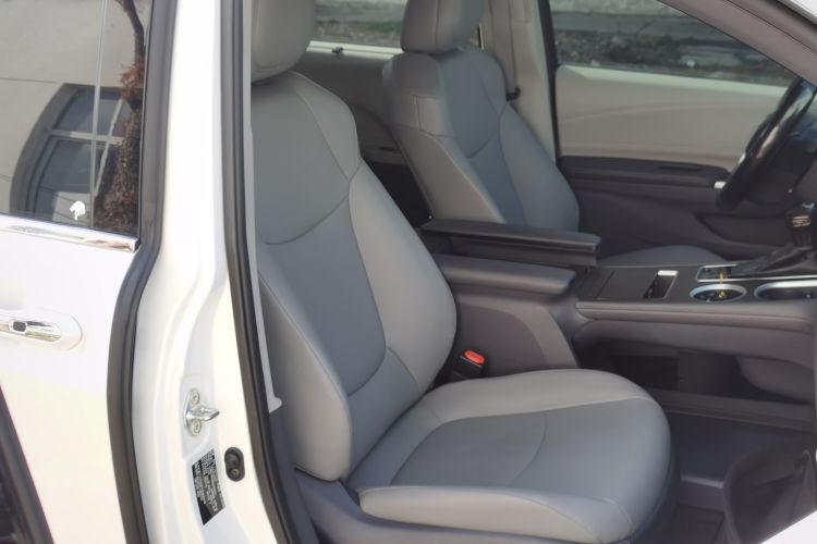 丰田 格瑞维亚 2024款 2.5L混动 舒适版局部细节41