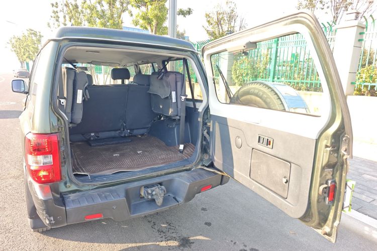 猎豹汽车 猎豹Q6 2015款 2.4L 手动两驱精英型机舱底盘23