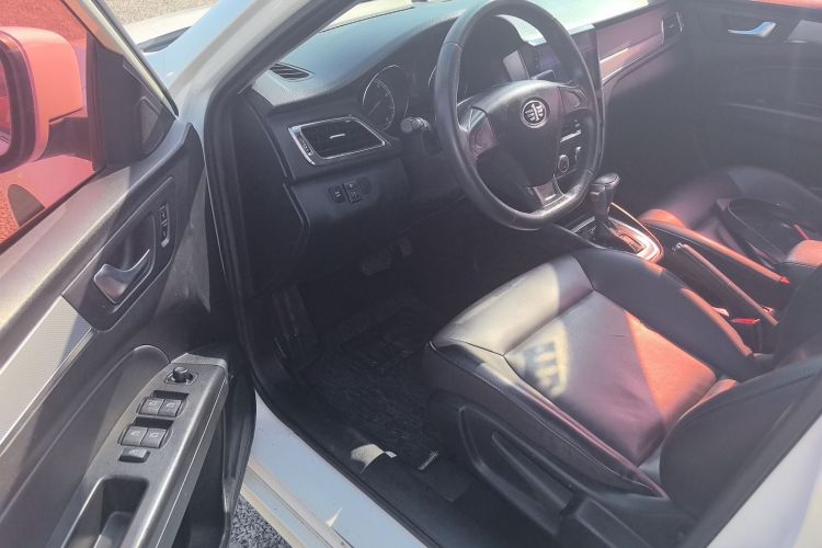 奔腾B30 2017款 1.6L 自动舒适型中控内饰20
