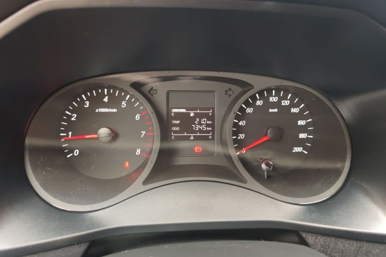 五菱汽车 五菱宏光PLUS 2020款 1.5L 手动标准型 5座中控内饰14