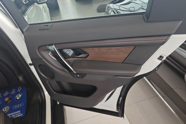 路虎 发现运动版 2020款 249PS R-Dynamic 性能科技版 7座中控内饰45