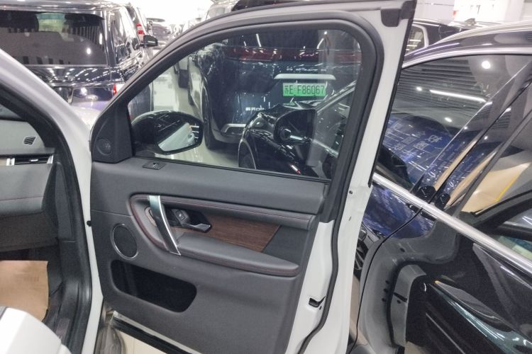 路虎 发现运动版 2020款 249PS R-Dynamic 性能科技版 7座中控内饰42