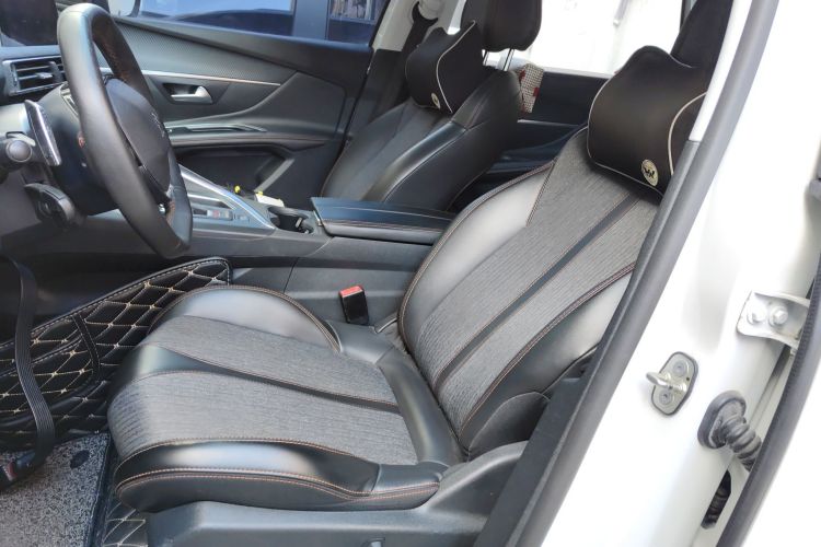 标致5008 2017款 380THP 7座精英版中控内饰19