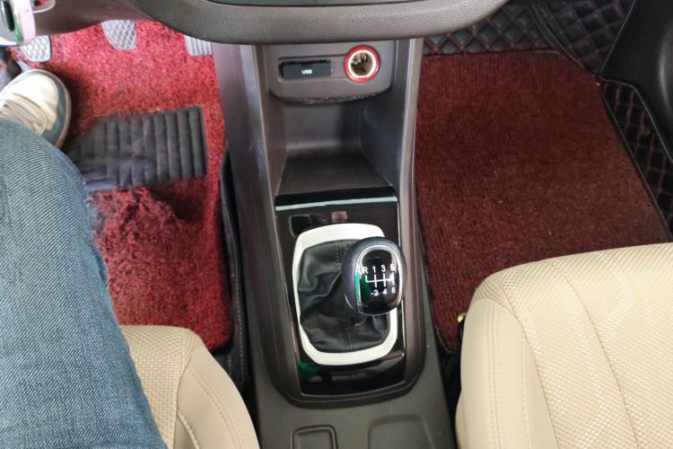 宝骏310W 2017款 1.5L 手动舒适型 国VI中控内饰18