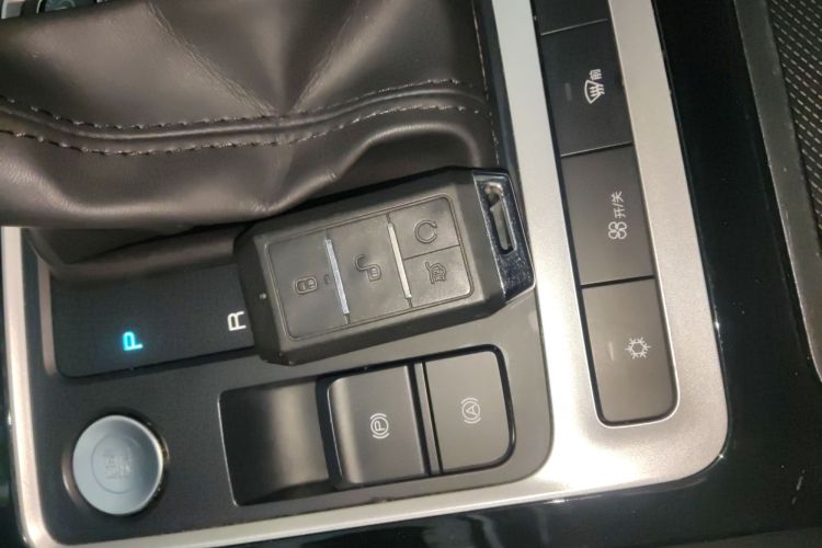 比亚迪 秦 2019款 1.5L 自动豪华型中控内饰11