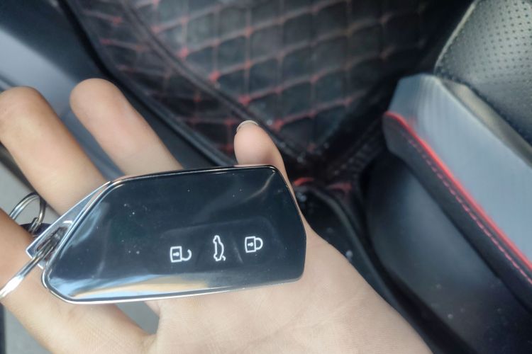 大众 2025款 凌渡L 280TSI DSG炫辣版中控内饰11