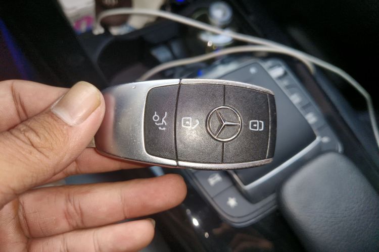 奔驰A级 2021款 A 200 L 运动轿车动感型中控内饰11