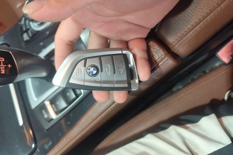 宝马5系 2014款 520Li 典雅型中控内饰11