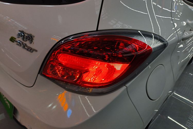 长安欧尚 奔奔E-Star 2020款 心悦版 三元锂车身外观9