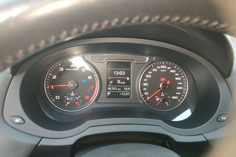 奥迪Q3 2017款 35 TFSI quattro 全时四驱风尚型局部细节14