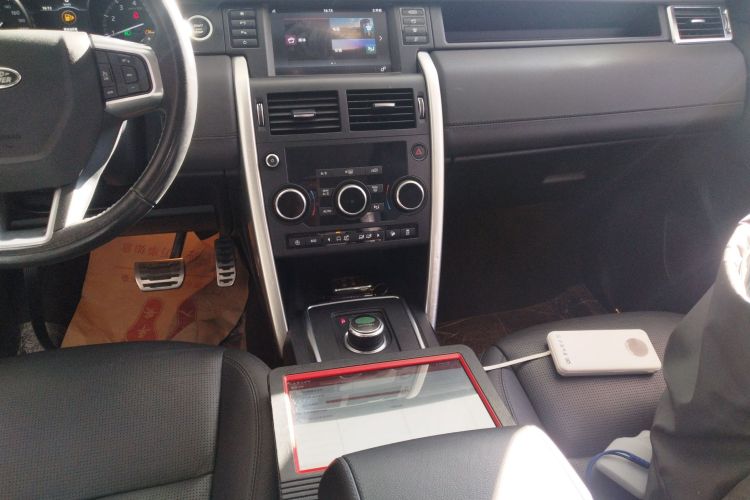 路虎 发现神行 2018款 240PS SE版中控内饰18