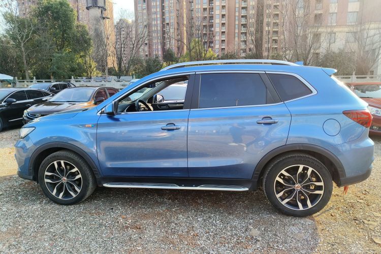 荣威RX5 2016款 20T 两驱自动互联网智享版车身外观4