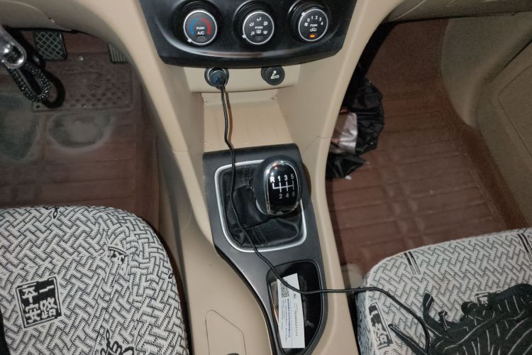 宝骏730 2019款 1.5L 手动超值型 7座 国VI中控内饰18