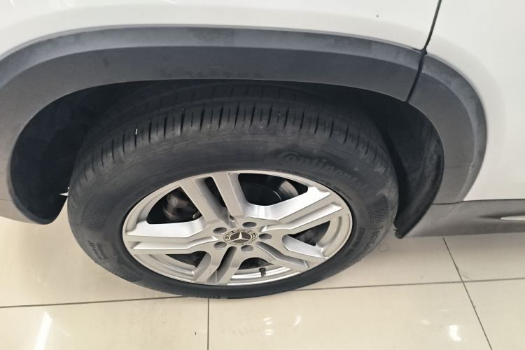 奔驰GLB 2020款 GLB 200 动感型车身外观6002