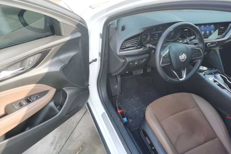 别克 君威 2023款 552T 智享型中控内饰7003