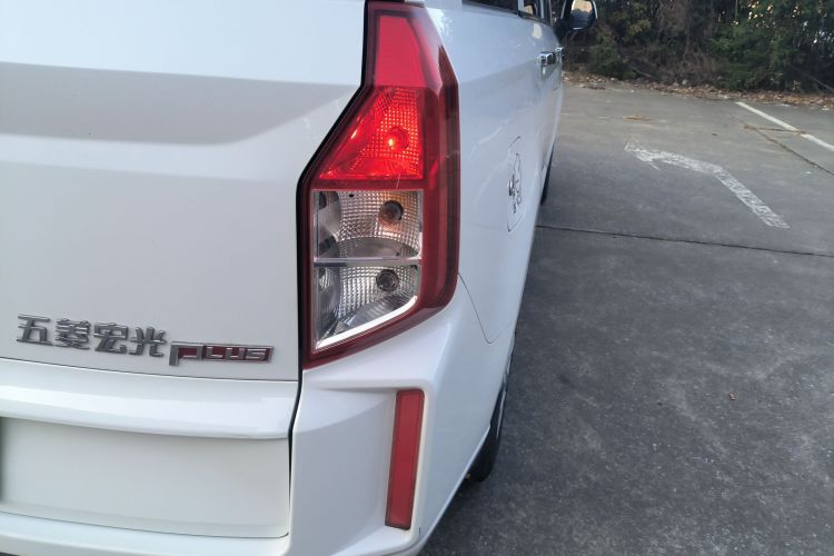 五菱汽车 五菱宏光PLUS 2020款 1.5L 手动标准型 5座车身外观9