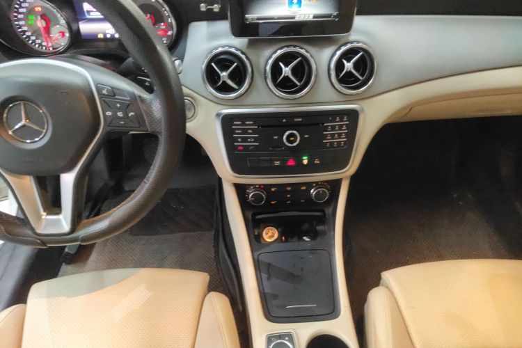 奔驰GLA 2016款 GLA 200 动感型局部细节18