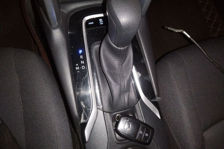 丰田 锋兰达 2022款 2.0L CVT领先版中控内饰18