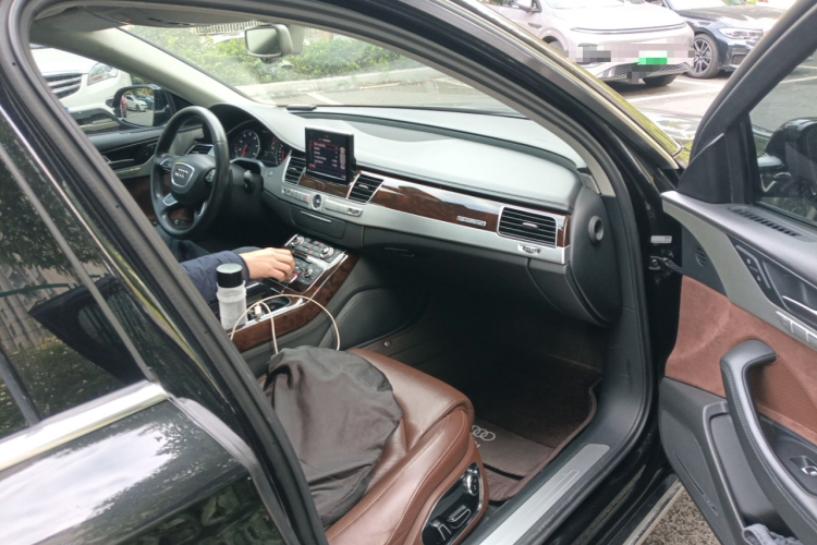 奥迪A8 2013款 A8L 45 TFSI quattro豪华型局部细节9005