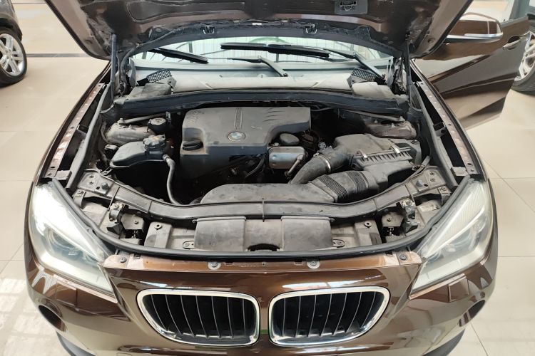 宝马X1 2014款 sDrive18i 领先型机舱底盘24