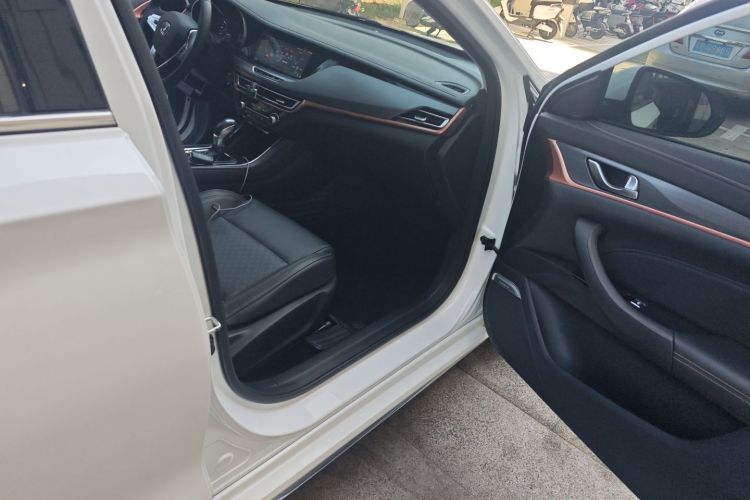 长安 逸动 2018款 XT 1.6L GDI 自动锐潮型 国V局部细节9005