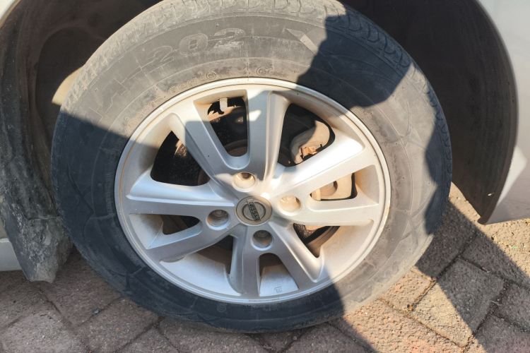 日产 轩逸 2012款 经典 1.6XE 自动舒适版车身外观10