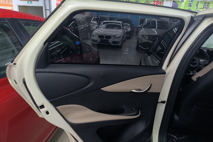 比亚迪 海豚 2023款 420km 时尚版中控内饰49