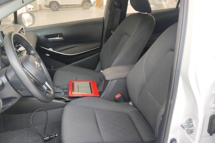 丰田 卡罗拉 2023款 1.8L 智能电混双擎 精英版中控内饰19