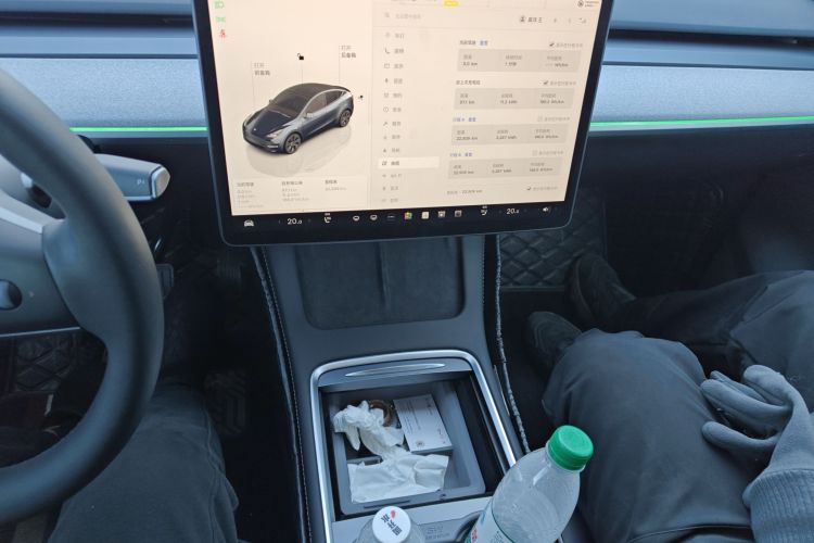 特斯拉 Model Y 2024款 后轮驱动版中控内饰16