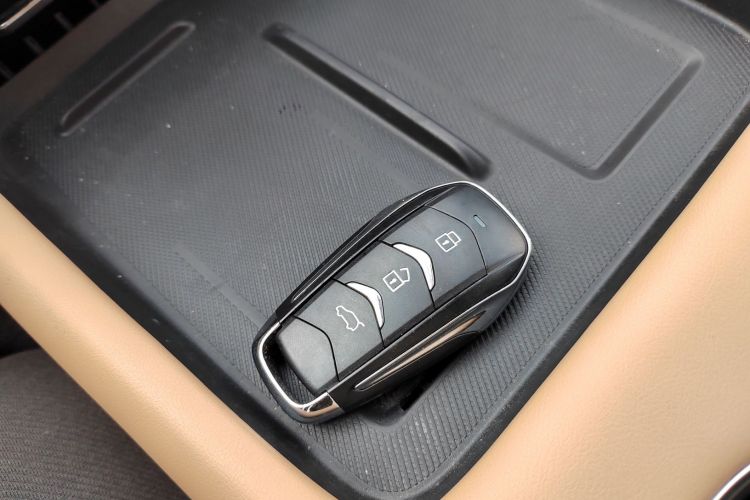 蓝电E5 PLUS 2025款 165km 长续航版PLUS 7座中控内饰11