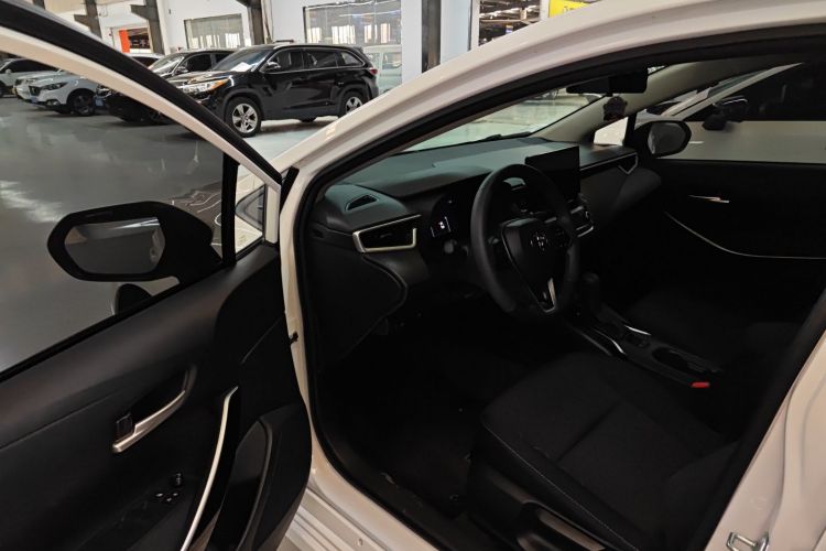 丰田 卡罗拉 2023款 1.8L 智能电混双擎 先锋版中控内饰20