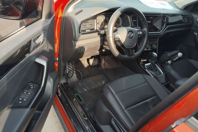 大众 T-ROC探歌 2018款 280TSI DSG两驱舒适型 国V中控内饰7003