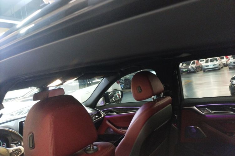 宝马5系 2019款 530Li 尊享型 M运动套装局部细节22