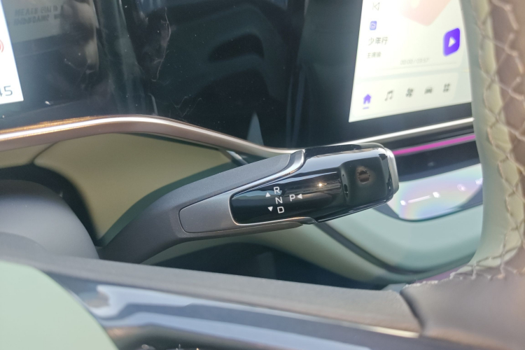 红旗EH7 2024款 760 Pro+ 四驱版中控内饰18