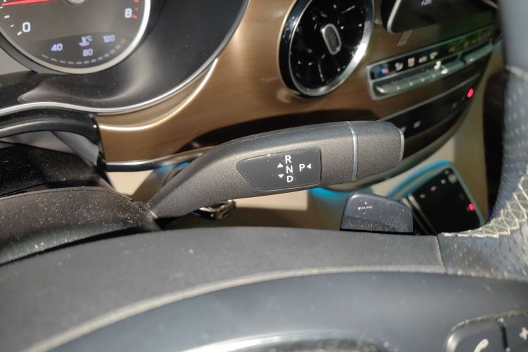 奔驰V级 2020款 V 260 L 长轴距豪华版中控内饰18