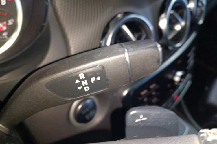 奔驰GLA 2018款 GLA 200 动感型局部细节18